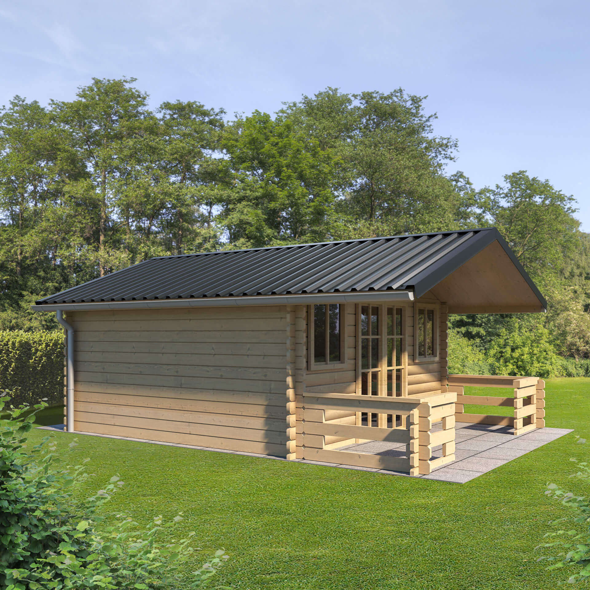 Een klein tuinhuisje met houten lambrisering en een dak van donkergrijze damwandplaten, omgeven door groen gazon en bomen.